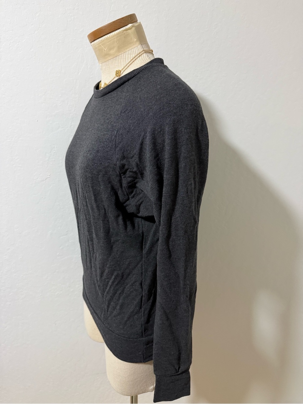 Women’s UNIQLO Charcoal Crewneck Sweater - Classic Lightweight Pullover - Picture 2 of 4